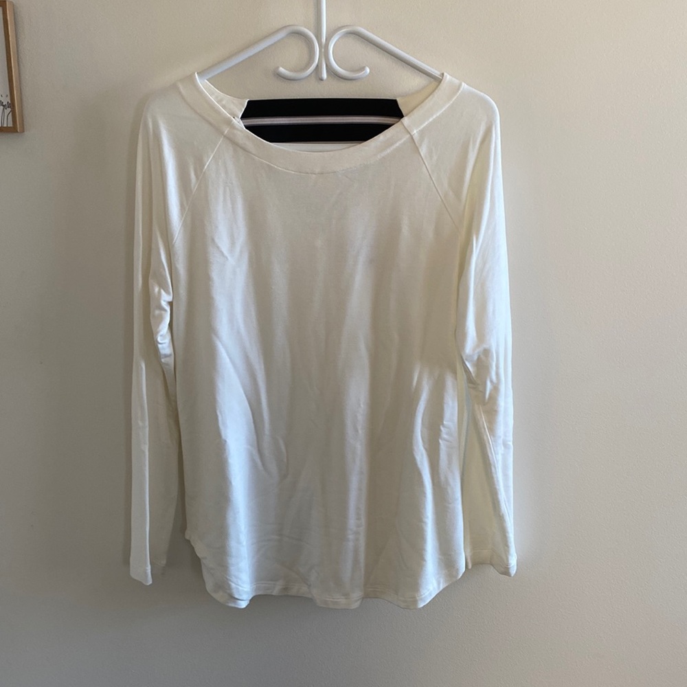New Cabi Top ! Size small fits like a medium